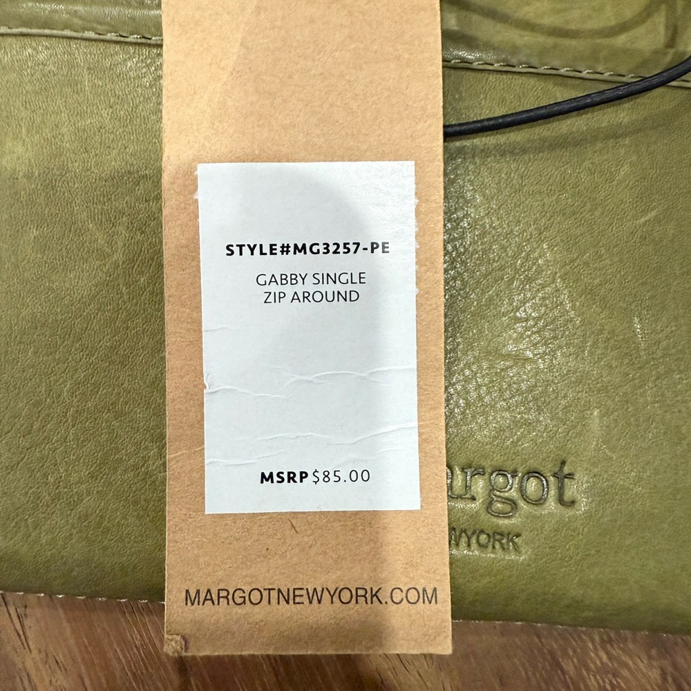 NWT Margot New York Olive Green Leather Wallet - Picture 2 of 9